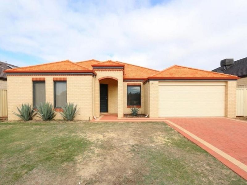 32 Collanda Circuit, Carramar