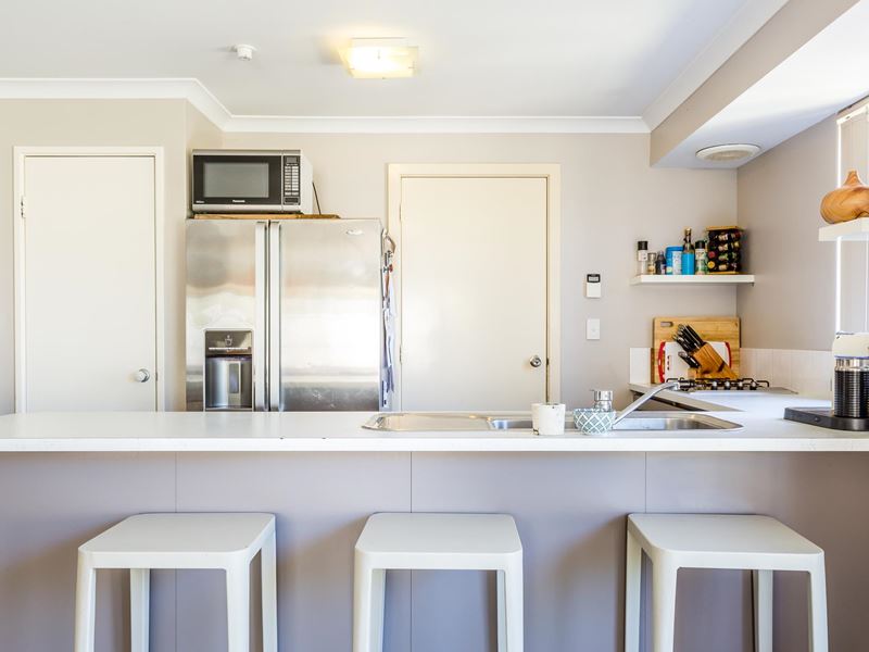 4 Torquay Way, Secret Harbour