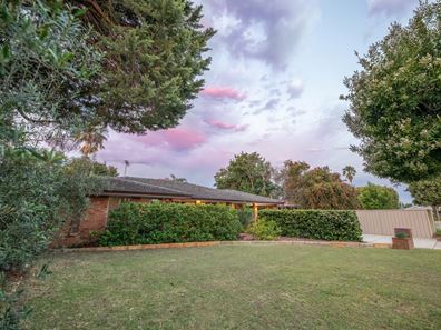 10 Orberry Place, Thornlie WA 6108