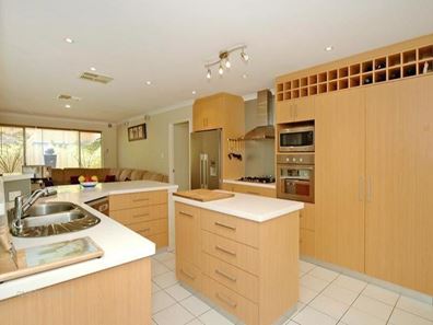 1 Lundy Court, Currambine WA 6028