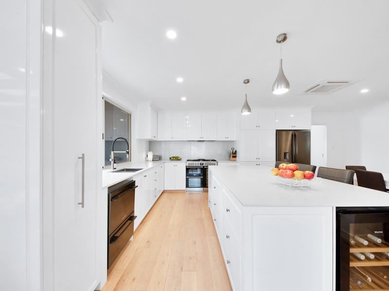 15 Malabor Mews, Halls Head WA 6210