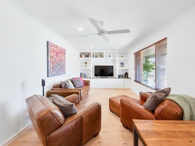 15 Malabor Mews, Halls Head WA 6210