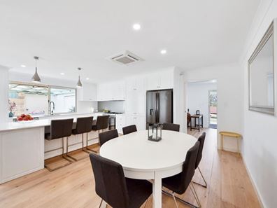 15 Malabor Mews, Halls Head WA 6210