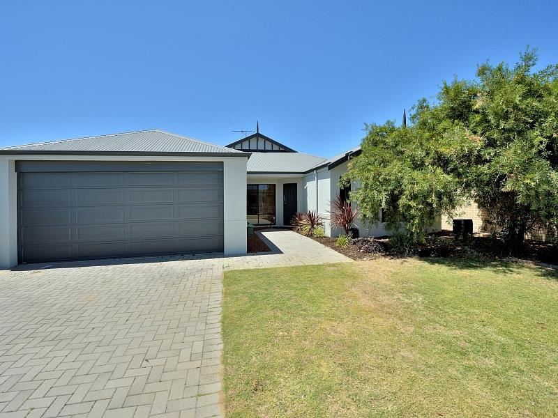 251 Peelwood Pde, Halls Head WA 6210
