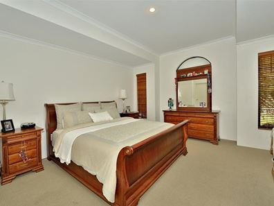 251 Peelwood Pde, Halls Head WA 6210