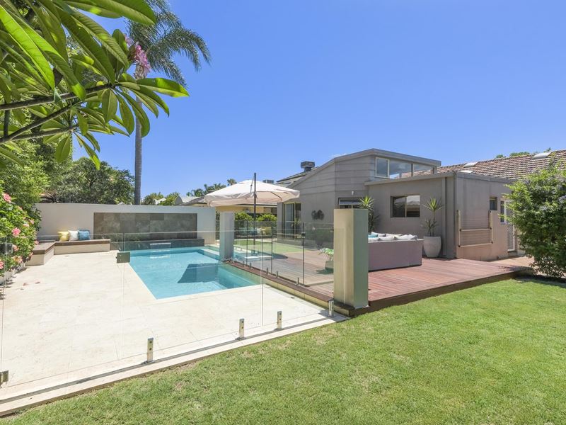 4 Darlot Crescent, South Perth