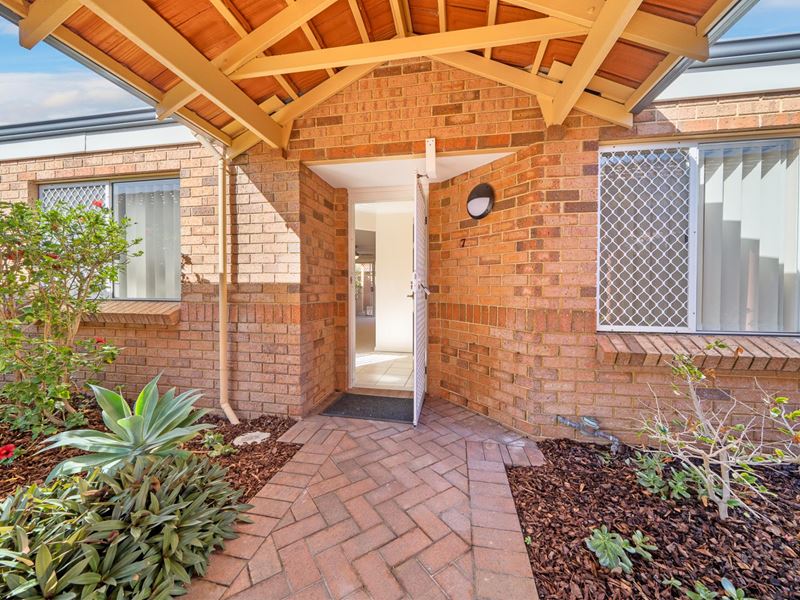 7/10 Williamson Way, Trigg