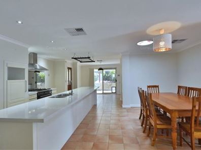 5 Coppercups Place, Halls Head WA 6210