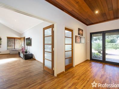 8 Mardja Loop, Mardella WA 6125