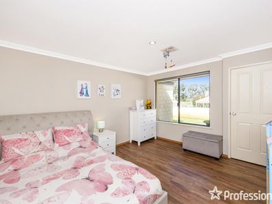8 Mardja Loop, Mardella WA 6125