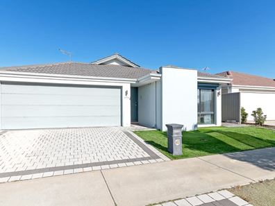 28 Roulettes Parade, Clarkson WA 6030