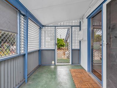 1/1 Fourth Avenue, Mandurah WA 6210