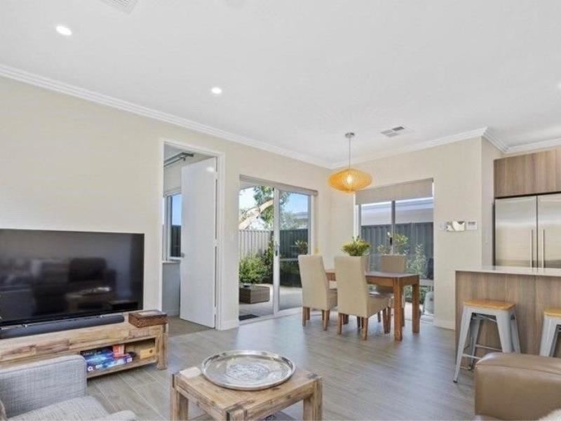2B Nash Street, Hillarys