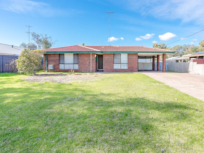 8 Moulton Street, Coodanup