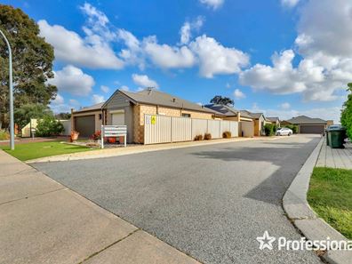 1/26 Mangosteen Drive, Forrestfield WA 6058