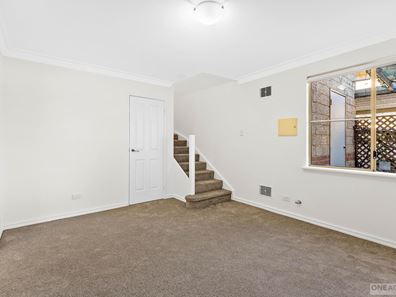 4/7 Rawlins Street, Glendalough WA 6016