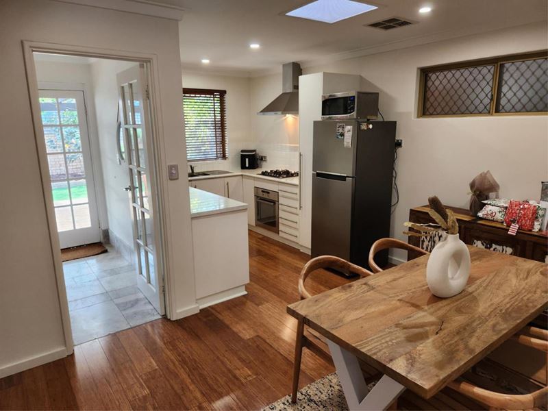 8/3 Waterway Court, Churchlands
