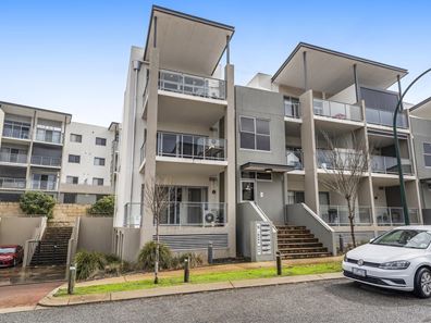 3/5 Ibera Way, Success WA 6164