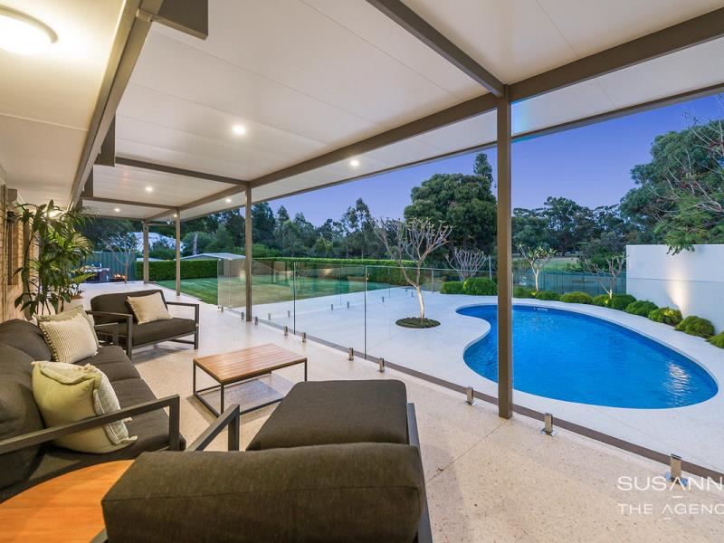 33 Carob Tree Place, Lesmurdie WA 6076