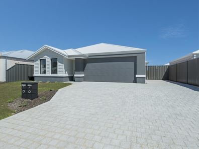 16 Cambered Avenue, Yanchep WA 6035