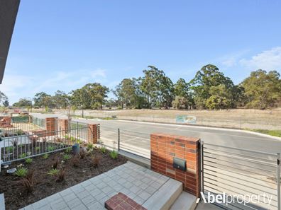 24 Horseshoe Promenade, Cockburn Central WA 6164