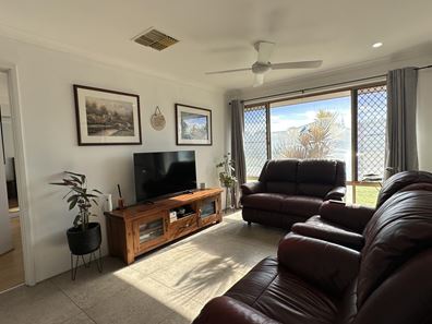 27 Candish Grove, Seville Grove WA 6112