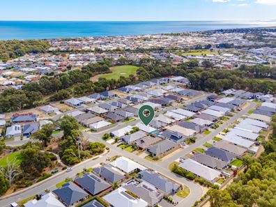 4 Newmarket Road, Meadow Springs WA 6210