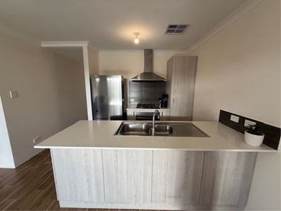 10 Cycad Retreat, Wandi WA 6167