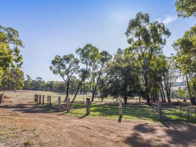 126 Breeze Road, Gidgegannup WA 6083