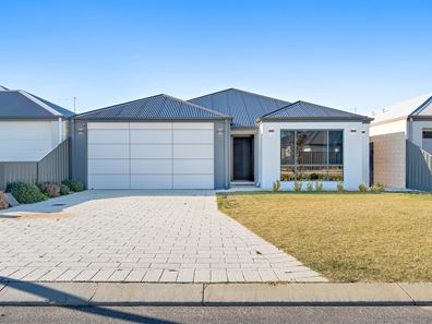 7 Lignite Avenue, Piara Waters WA 6112
