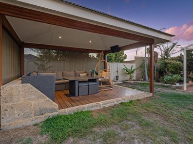 4 Catalpa Crescent, South Lake WA 6164