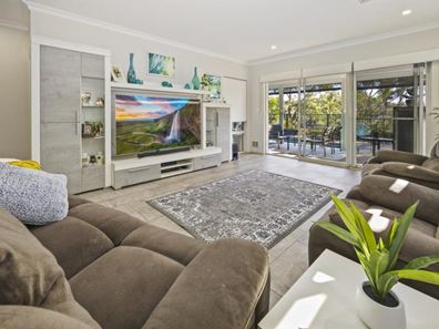 10/12 Loder Way, South Guildford WA 6055