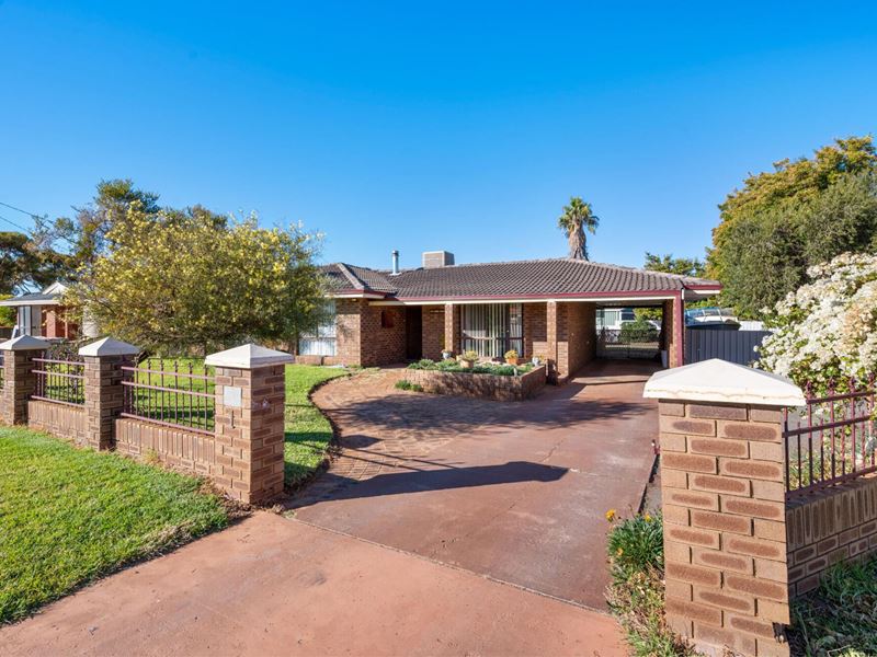 1 St John Grove, Hannans WA 6430