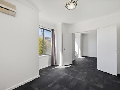 25/11 Regal Place, East Perth WA 6004