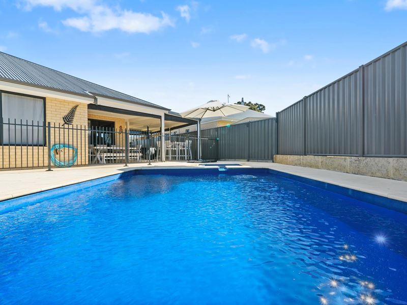 16 Bradley Street, Lakelands WA 6180