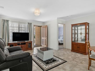 4/9 Louise  Street, Rockingham WA 6168