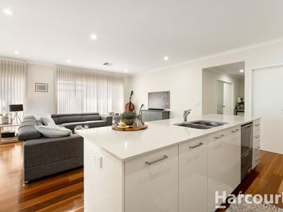 5 Grantwood Drive, Meadow Springs WA 6210