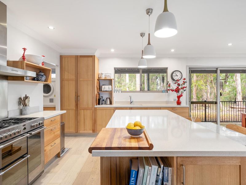 33 Sabina Drive, Molloy Island