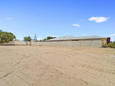 52 Paradise Circuit, Halls Head WA 6210