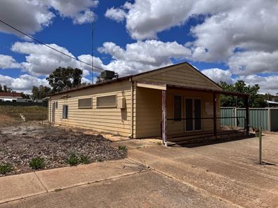 16 Railway Street, Calingiri WA 6569
