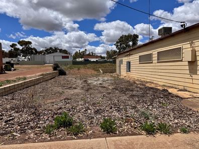 16 Railway Street, Calingiri WA 6569