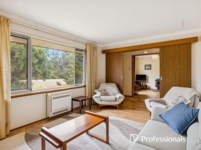 8 Glyde Road, Lesmurdie WA 6076