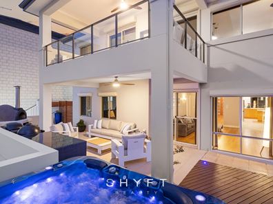 15 Torquay Pass, Mindarie WA 6030