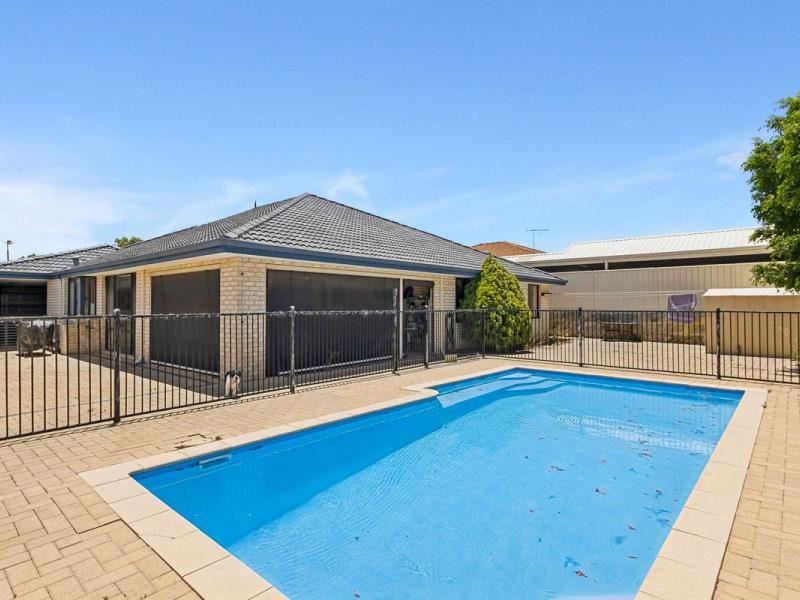 12 Whyalla Chase, Tapping