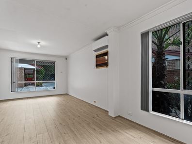 10/11 Gibson Court, Morley WA 6062