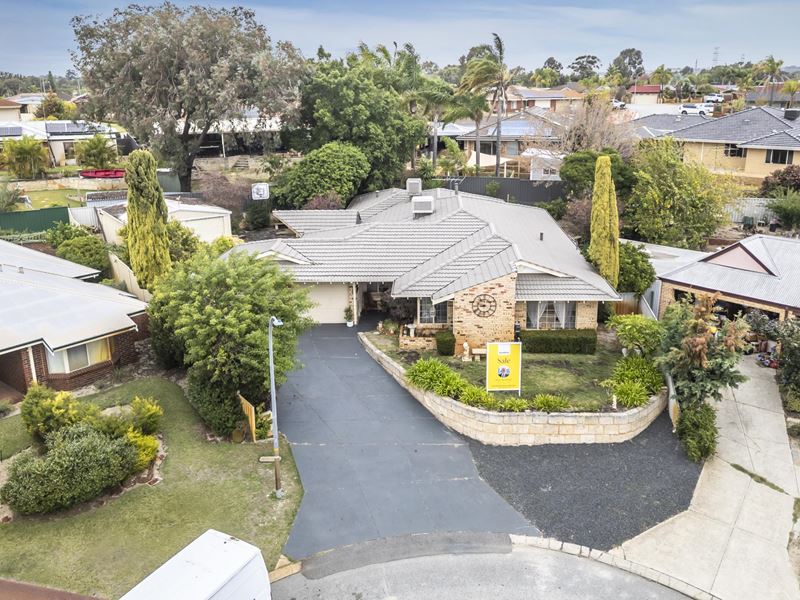 8 Hawk Close, Ballajura WA 6066