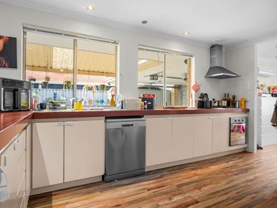7 Riverside Lane, Seville Grove WA 6112