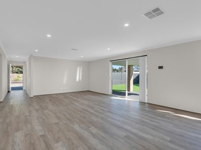 344 Lake Valley Drive, Lakelands WA 6180