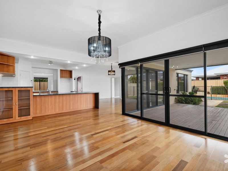 8 Houston Blvd, Canning Vale WA 6155