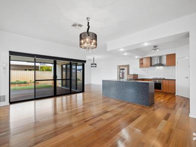 8 Houston Blvd, Canning Vale WA 6155
